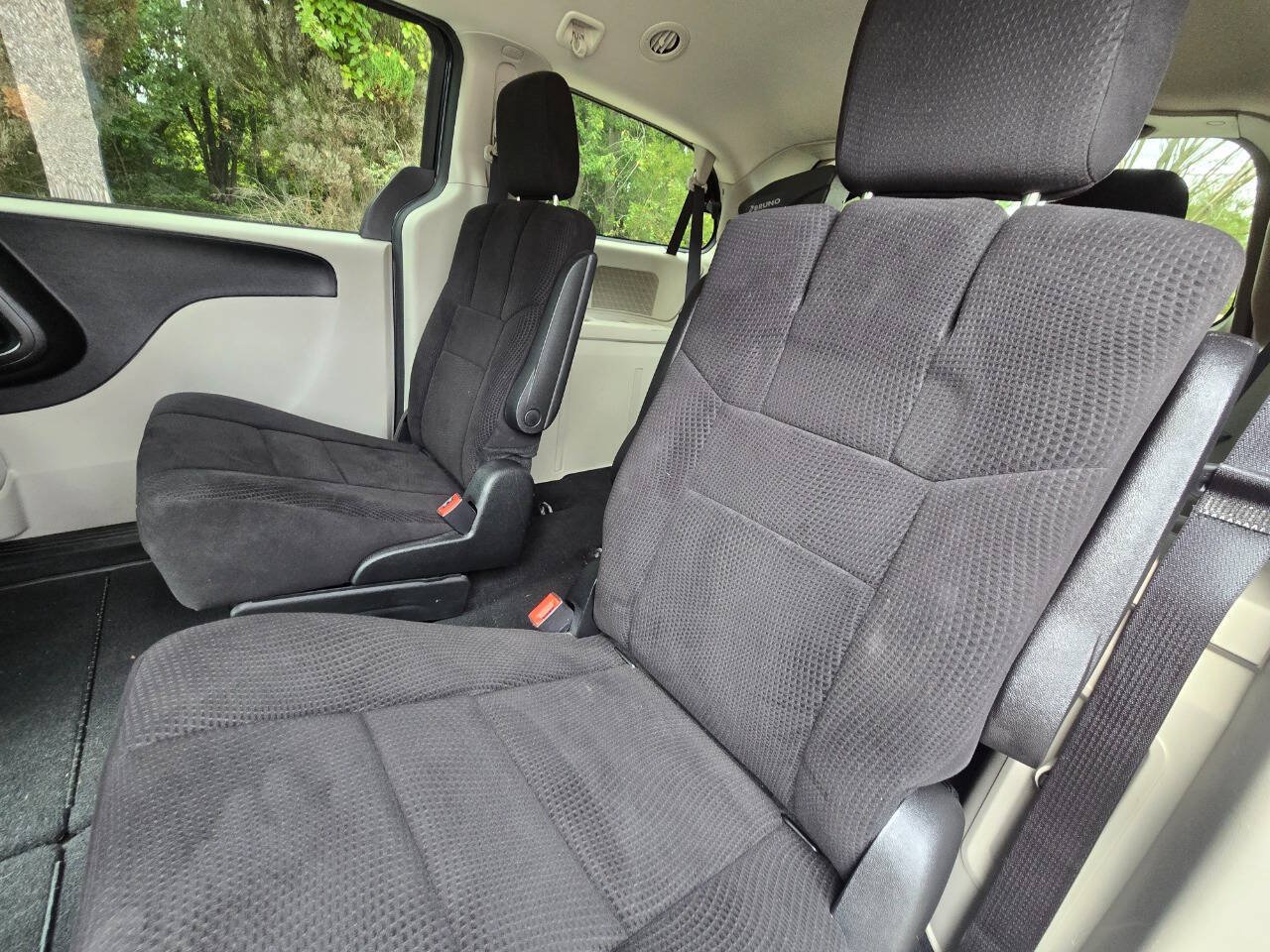 Used 2013 Dodge Grand Caravan SE FWD image 30