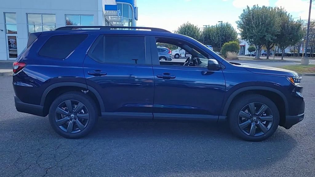 New 2025 Honda Pilot Sport image 10