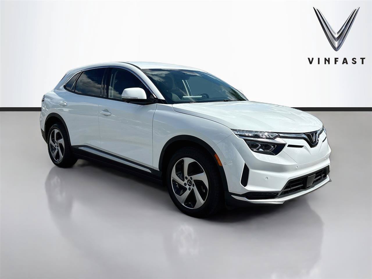New 2027 VinFast VF 8 Eco AWD/4WD image 1