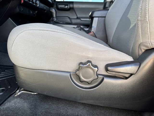 Used 2019 Toyota Tacoma SR image 9