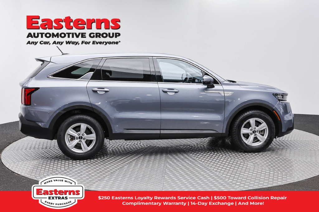 Used 2022 Kia Sorento LX FWD image 5