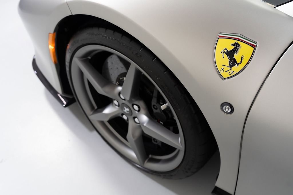 Used 2021 Ferrari F8 Tributo image 40