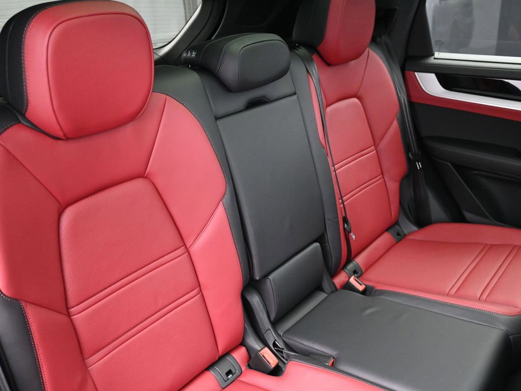 Certified 2025 Porsche Cayenne S image 29