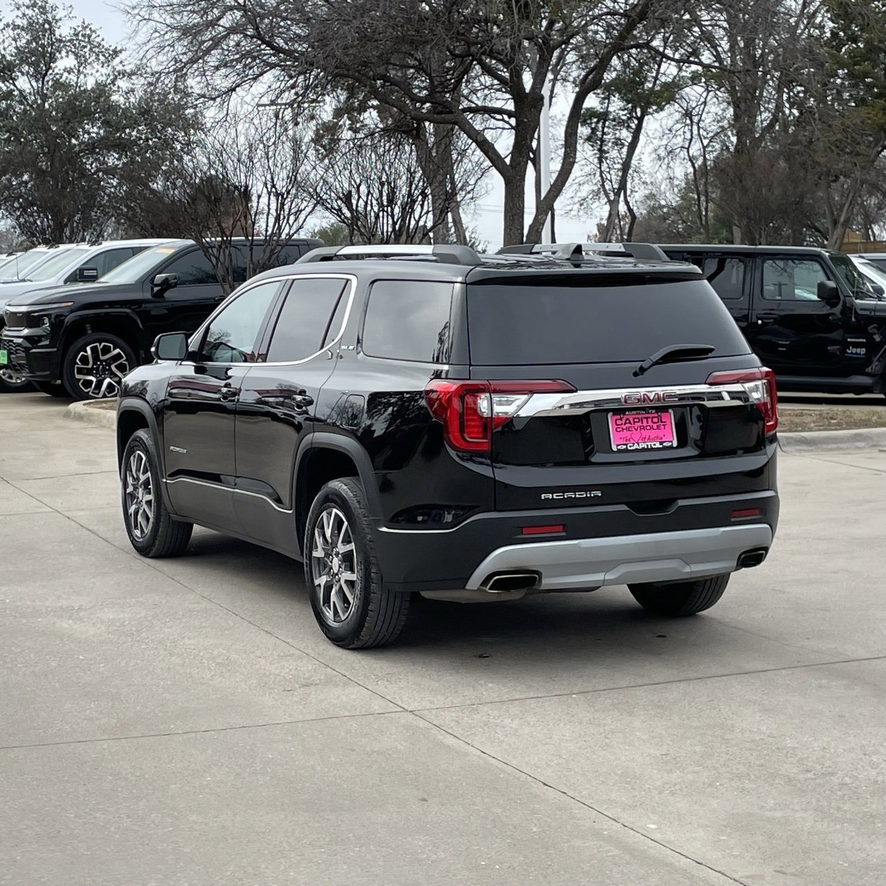Used 2023 GMC Acadia SLE w/ Driver Convenience Package image 4