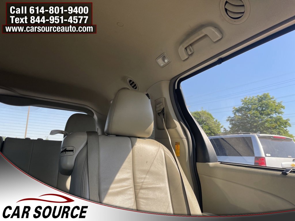Used 2014 Toyota Sienna L image 25