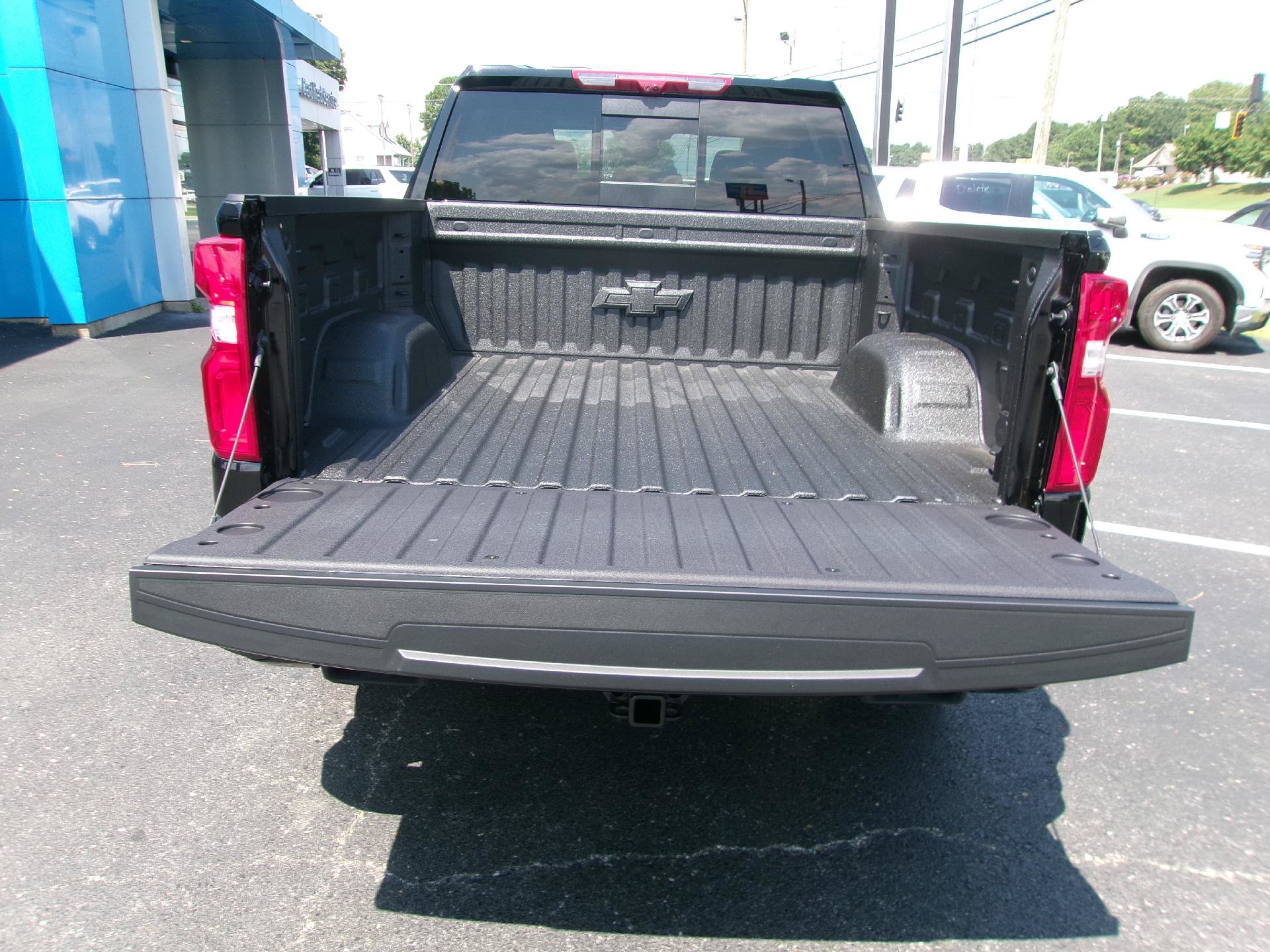 New 2026 Chevrolet Silverado 1500 High Country w/ Midnight Edition AWD/4WD image 5