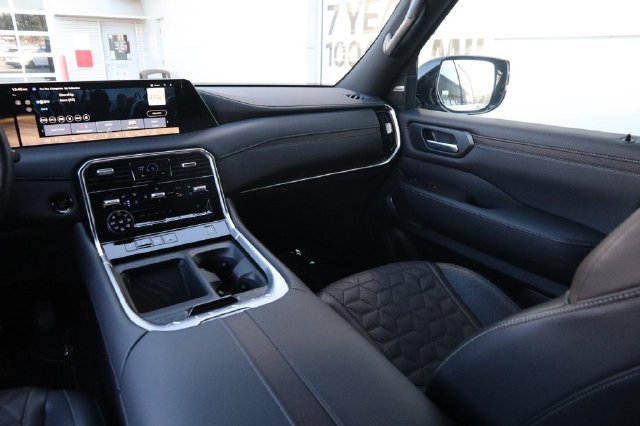 Certified 2025 Nissan Armada Platinum AWD/4WD image 30