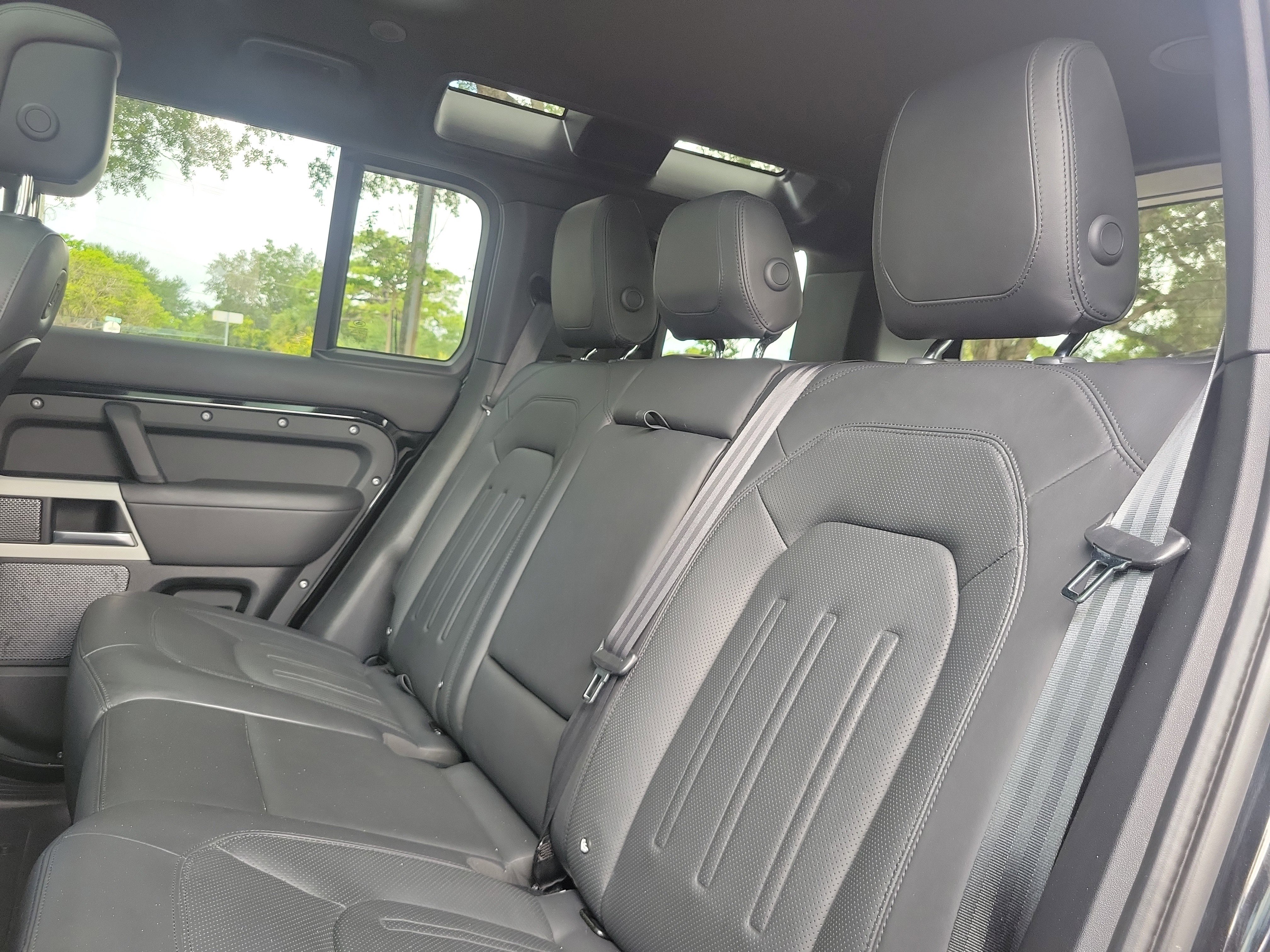 Used 2022 Land Rover Defender 110 XS Edition AWD/4WD image 9