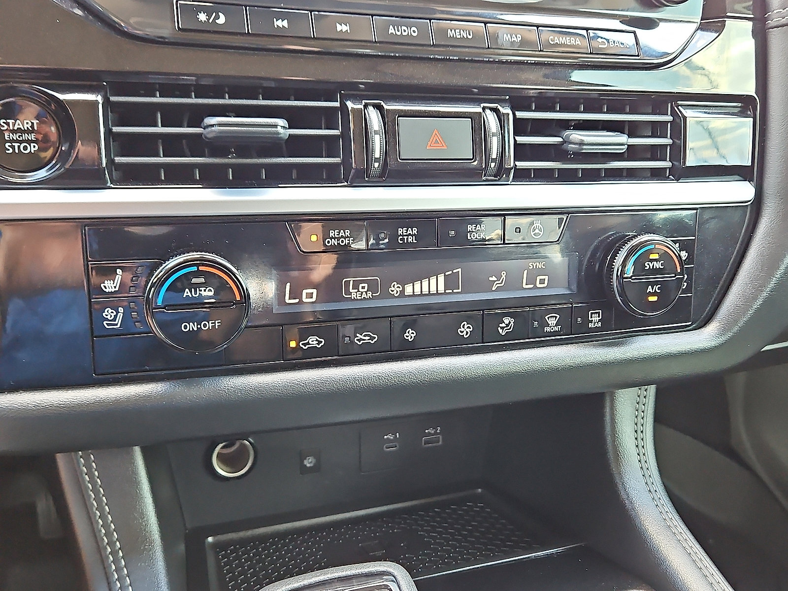 Used 2025 Nissan Pathfinder Platinum image 17