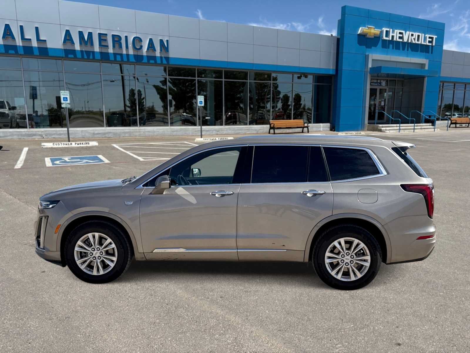 Used 2023 Cadillac XT6 Luxury FWD image 5