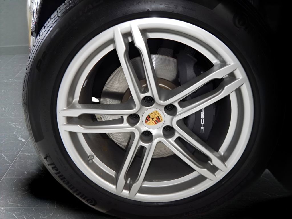 Used 2022 Porsche Macan image 10