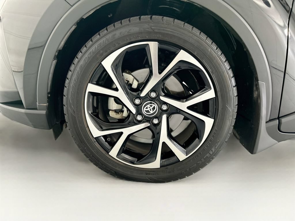 Used 2020 Toyota C-HR XLE FWD image 28