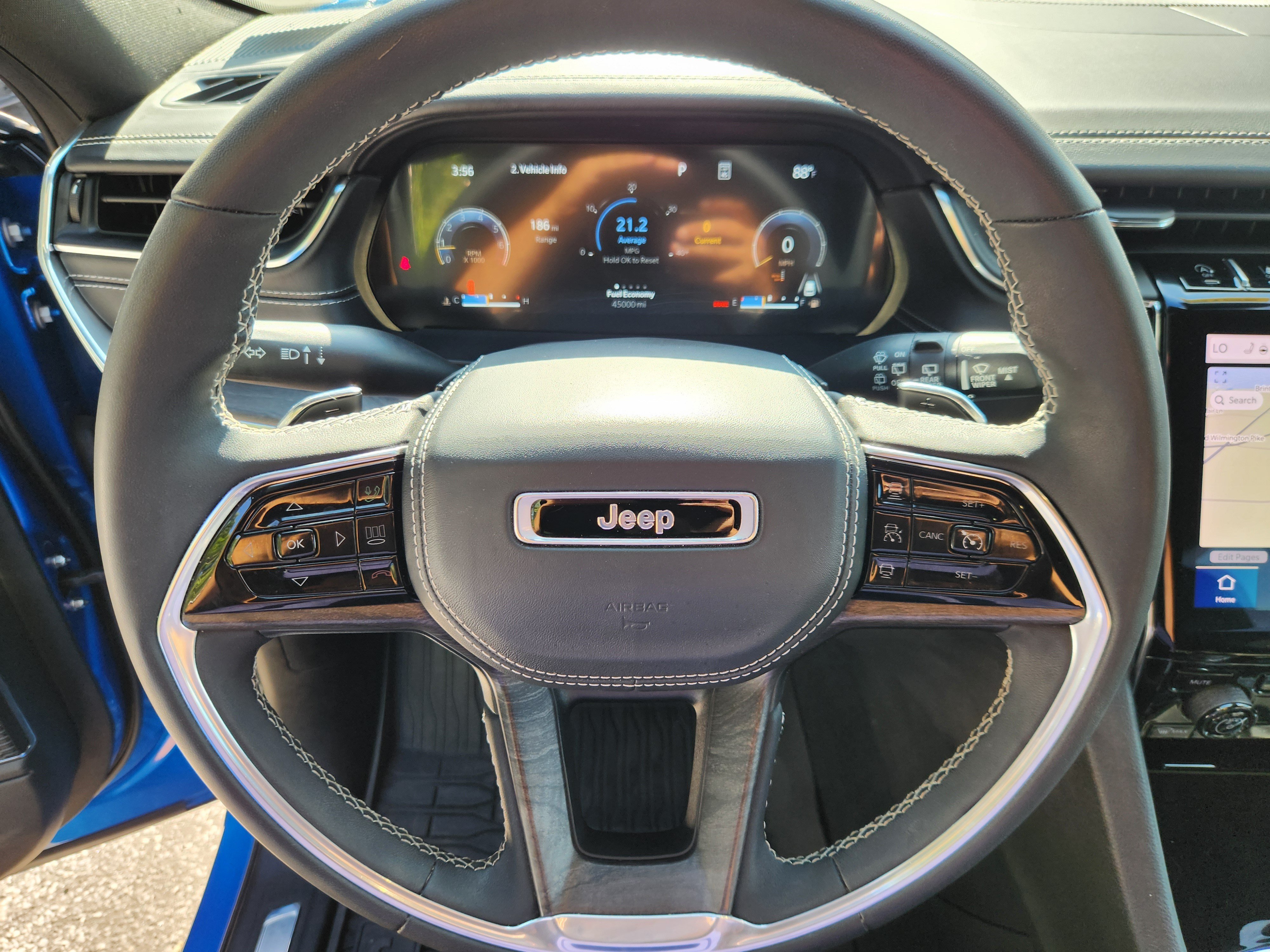 Used 2023 Jeep Grand Cherokee Overland AWD/4WD image 9
