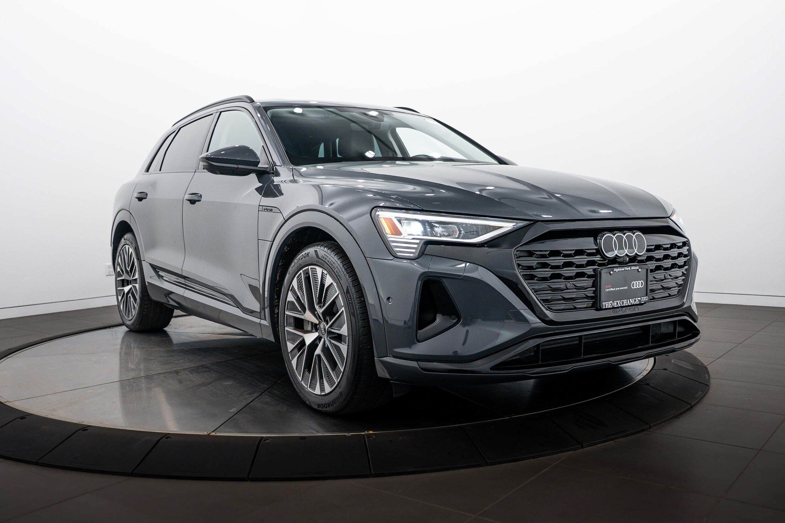 Certified 2024 Audi Q8 e-tron Premium Plus w/ Premium Plus Package AWD/4WD image 2
