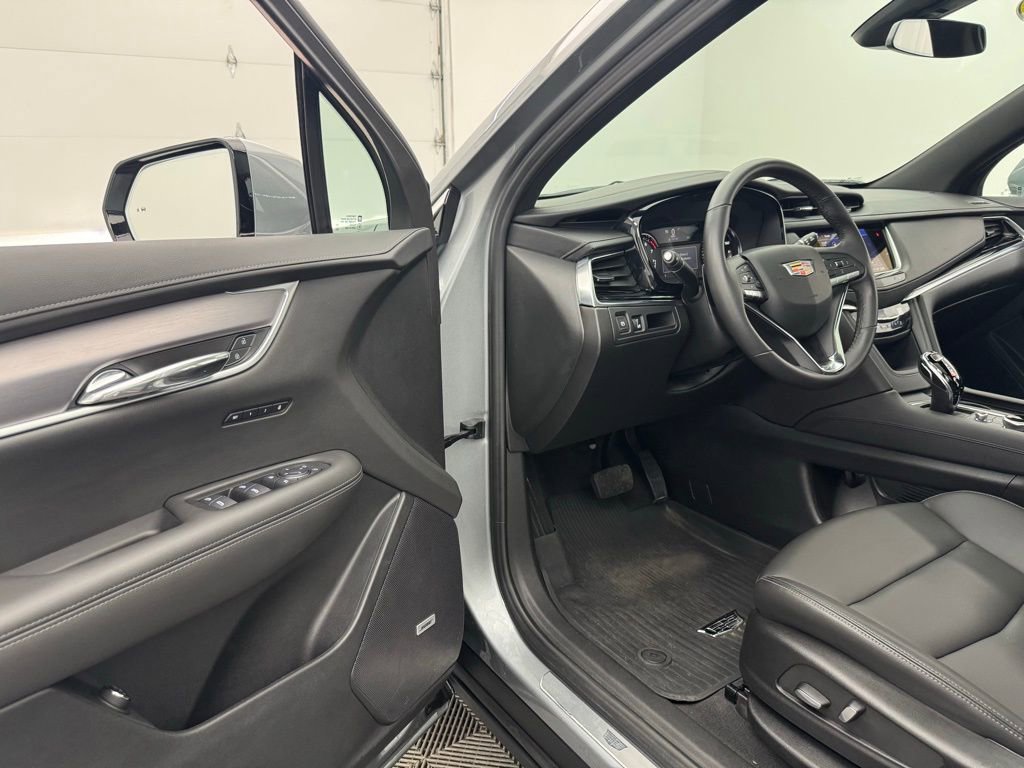 Used 2025 Cadillac XT6 Luxury w/ LPO, Floor Liner Package image 19