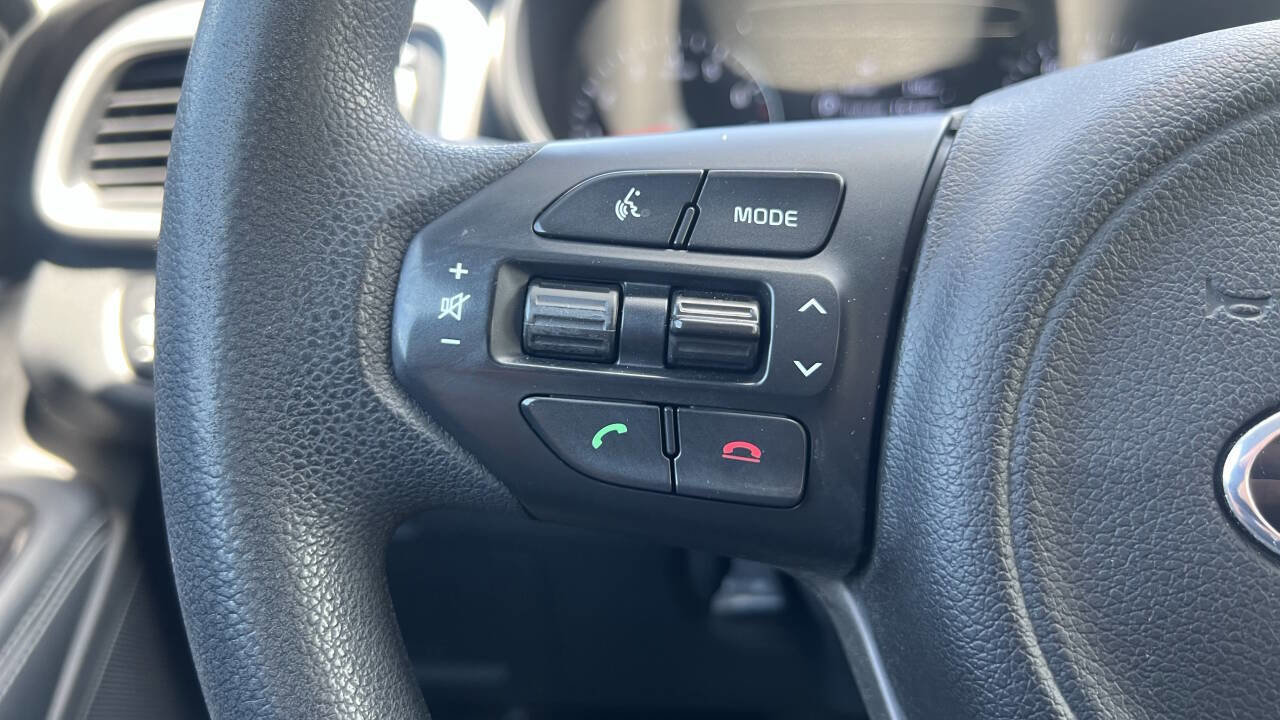 Used 2017 Kia Sorento L image 15