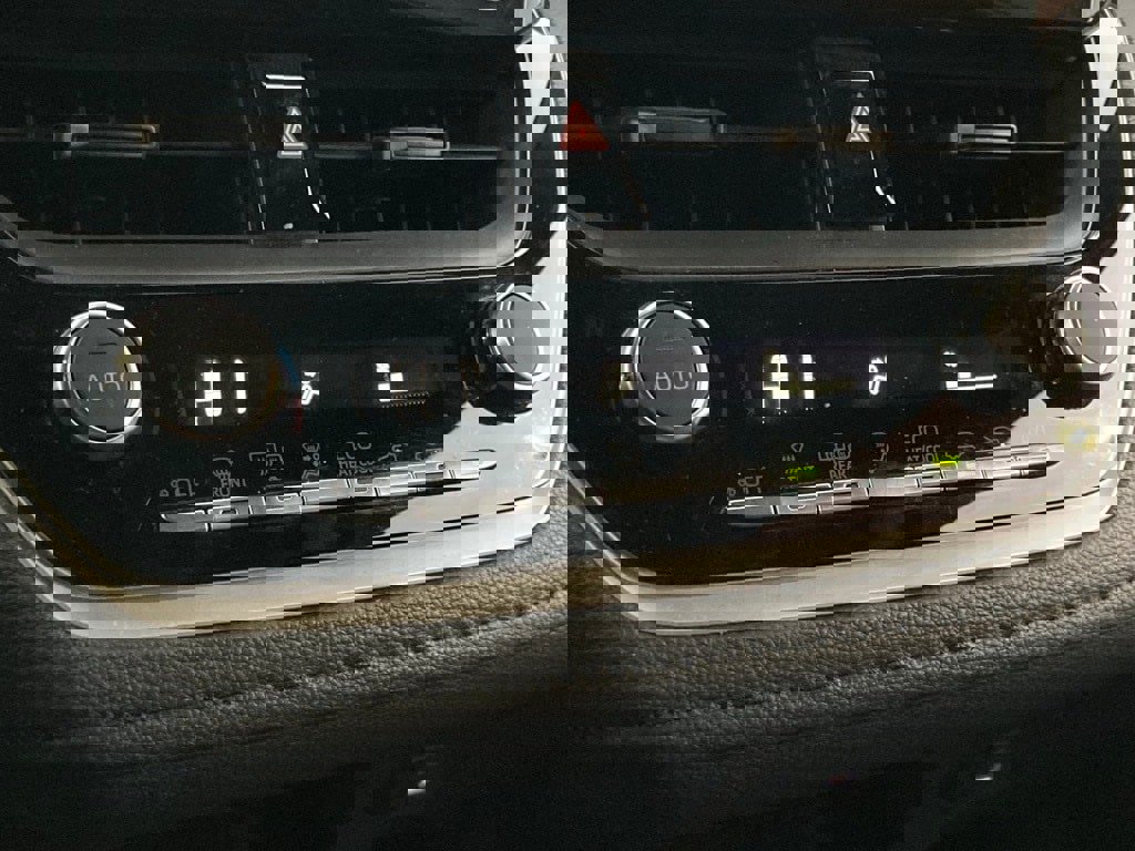 Used 2025 Toyota Corolla SE image 25