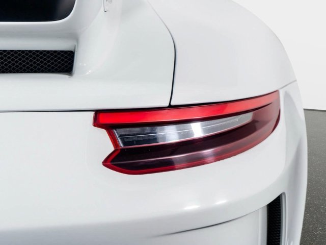 Used 2018 Porsche 911 GT3 w/ Sport Chrono Package RWD image 13
