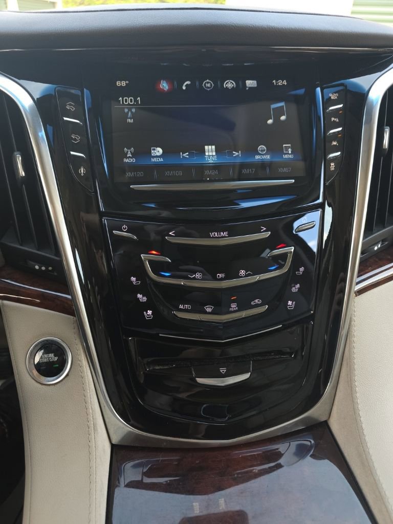 Used 2016 Cadillac Escalade ESV Luxury image 25