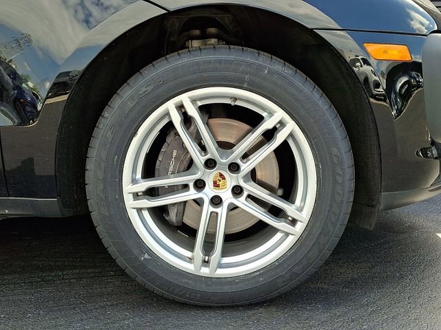 Certified 2023 Porsche Macan Turbo AWD/4WD image 12