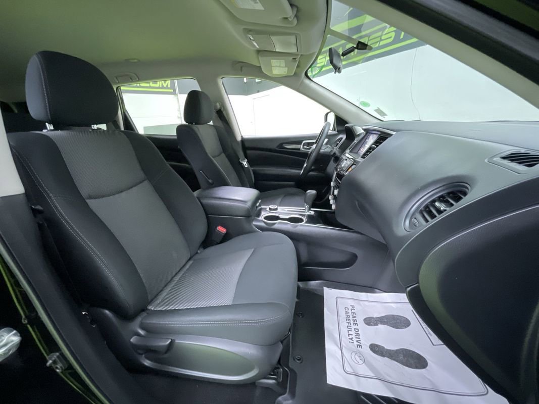 Used 2020 Nissan Pathfinder S image 29