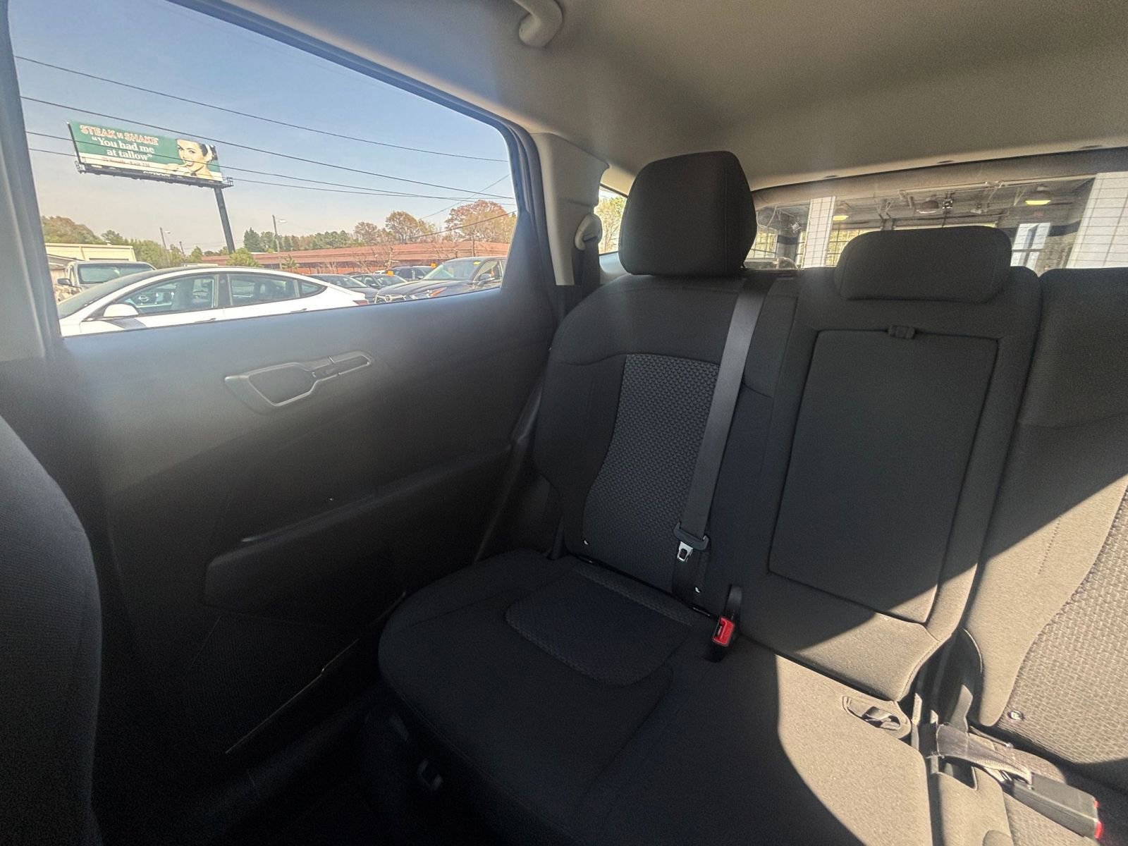 Used 2025 Kia Sportage LX image 38