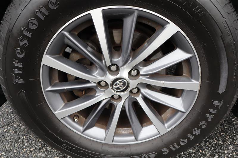 Used 2019 Toyota Highlander AWD V6 image 31