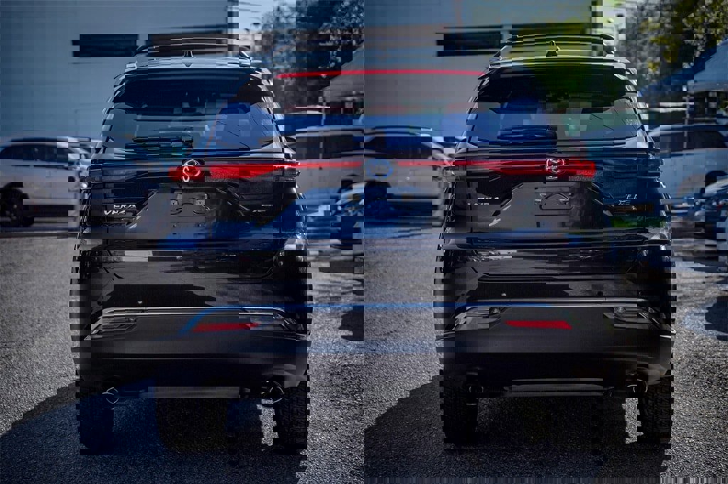 Used 2024 Toyota Venza LE image 5