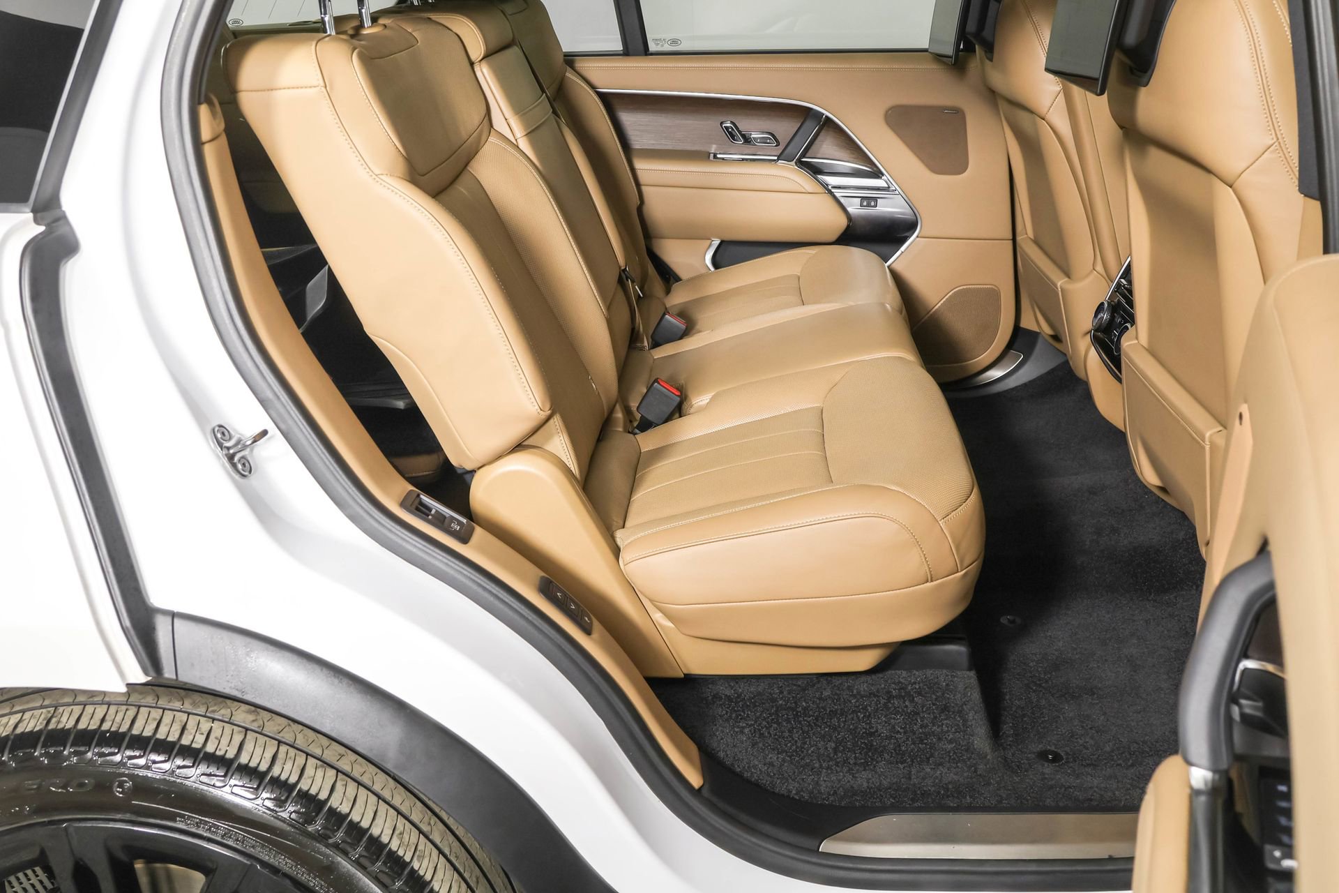 Used 2024 Land Rover Range Rover Long Wheelbase SE image 44