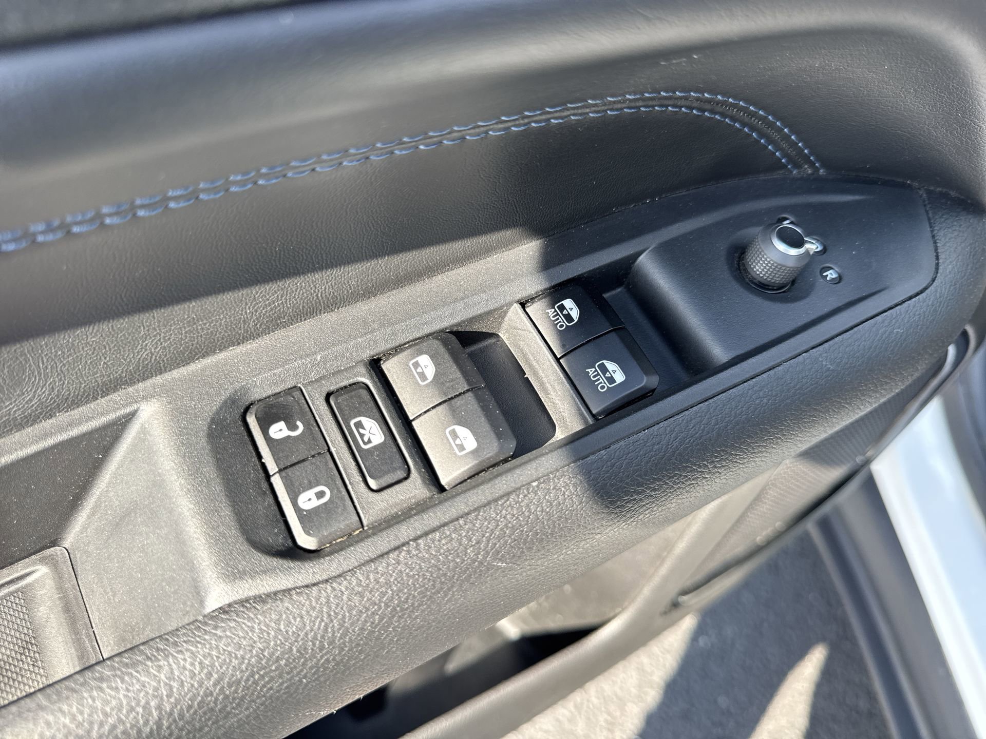 Used 2025 Jeep Compass Latitude w/ Altitude Special Edition image 13