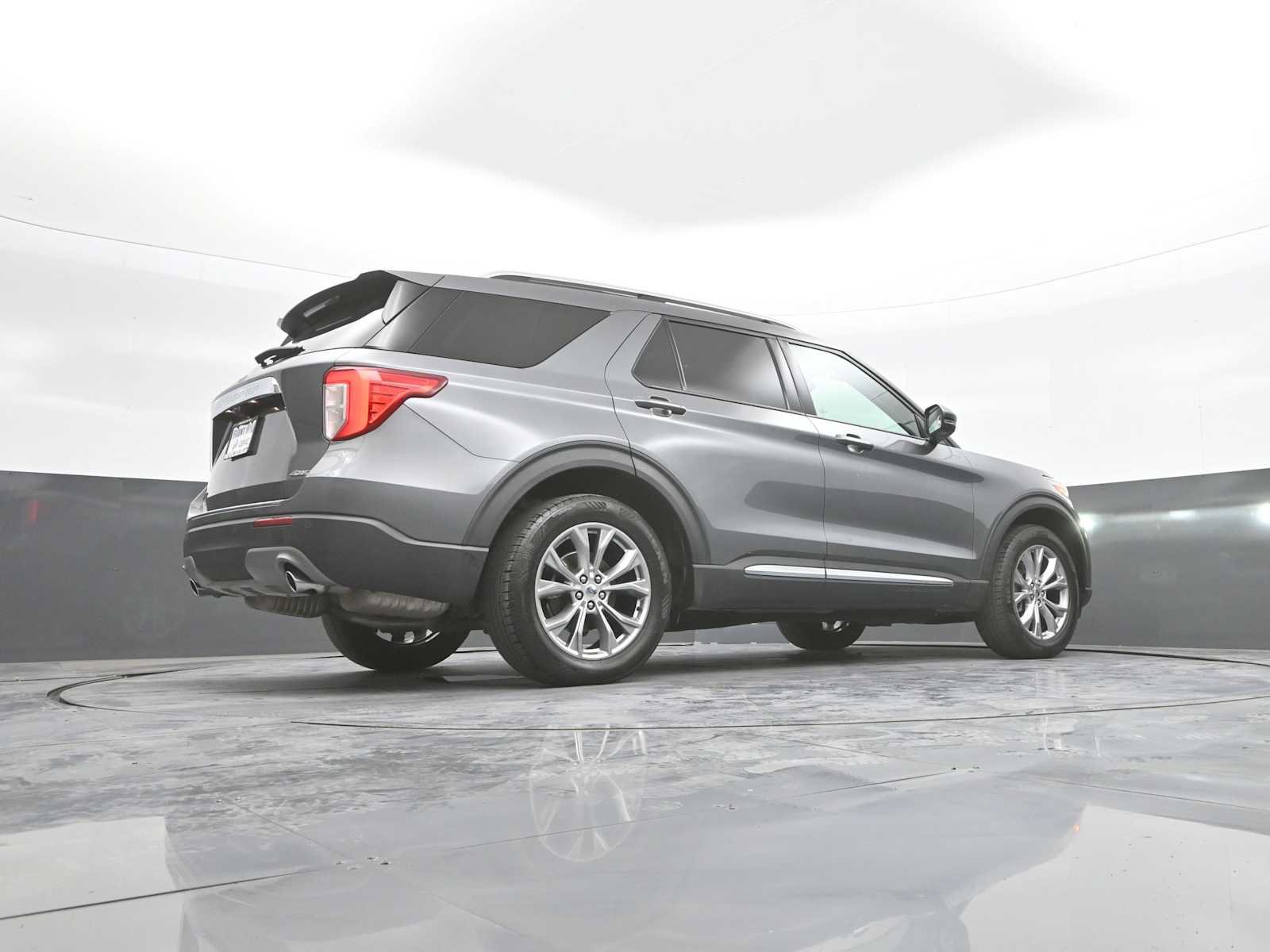 Used 2021 Ford Explorer Limited w/ Equipment Group 301A AWD/4WD image 49