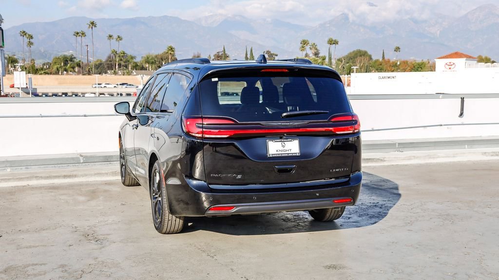 New 2026 Chrysler Pacifica Limited w/ S Appearance Package image 7