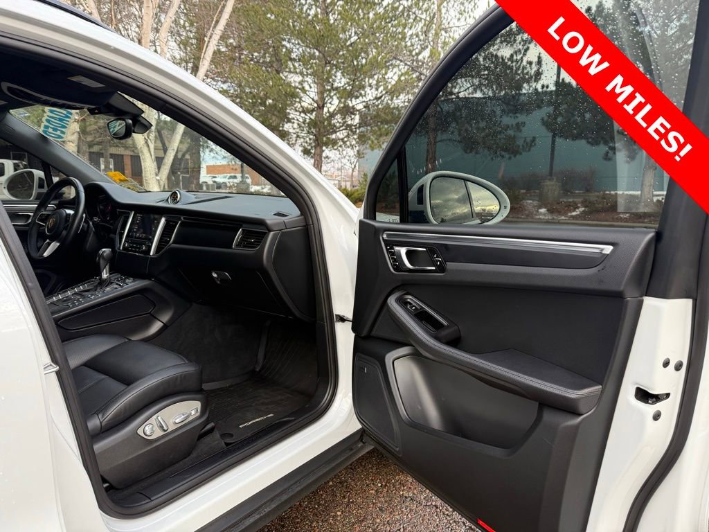 Used 2018 Porsche Macan Base image 11