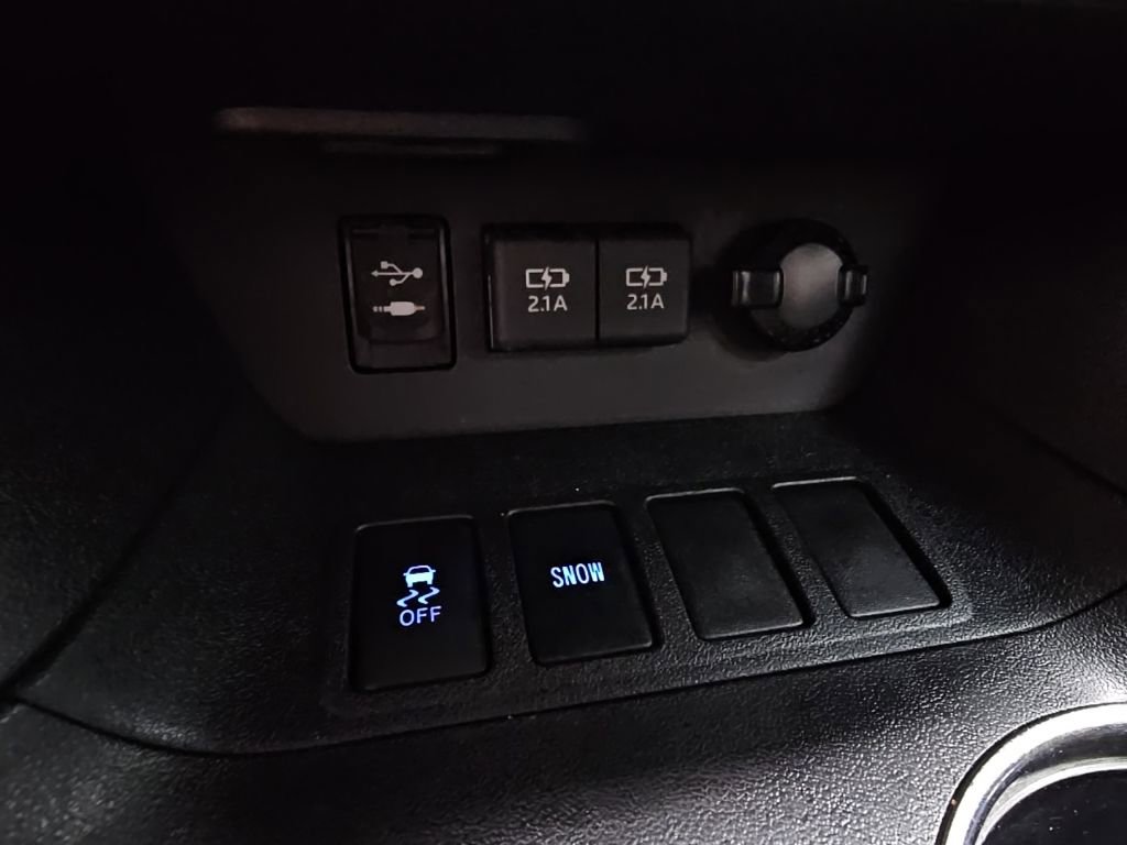 Used 2019 Toyota Highlander LE FWD image 19