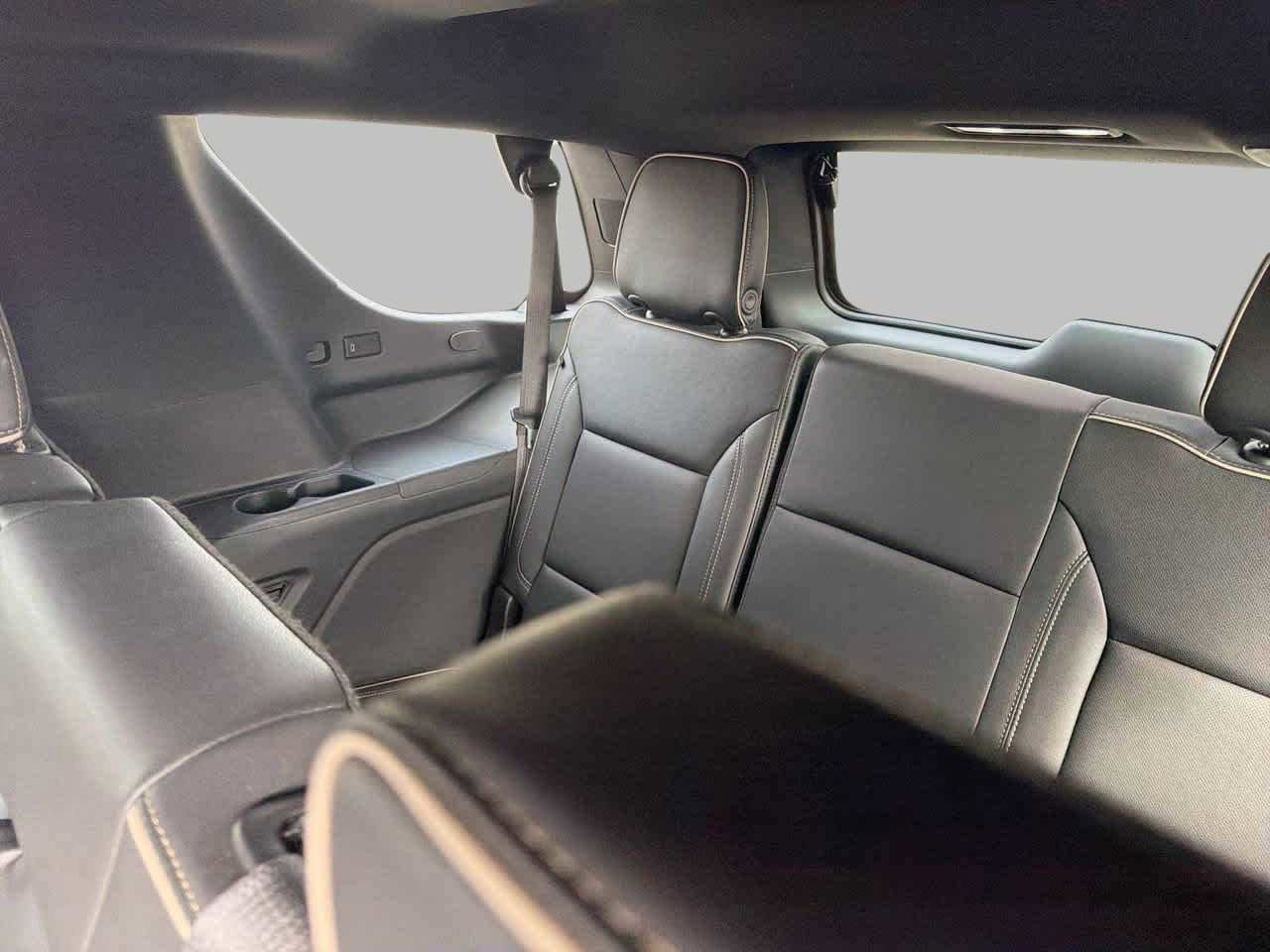 Used 2024 GMC Yukon SLT image 17