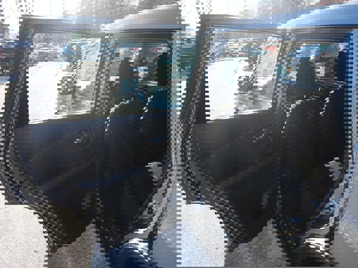 Used 2018 Nissan Rogue S image 23