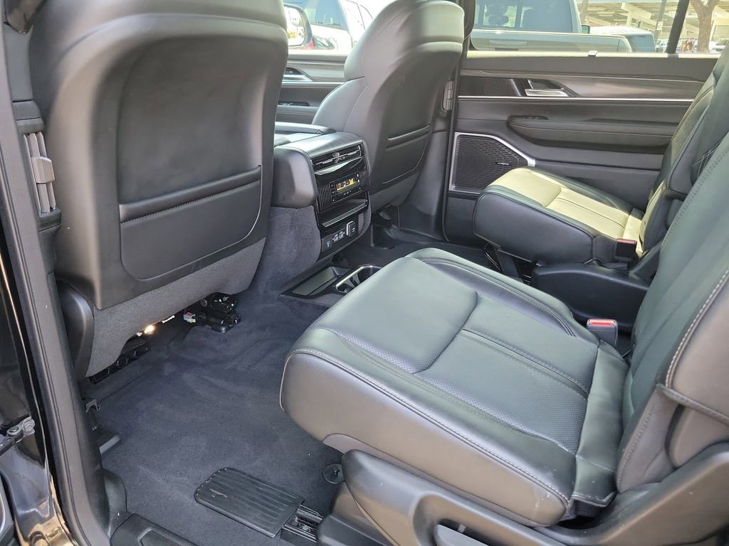 Used 2023 Jeep Wagoneer Series III w/ Convenience Group I AWD/4WD image 21
