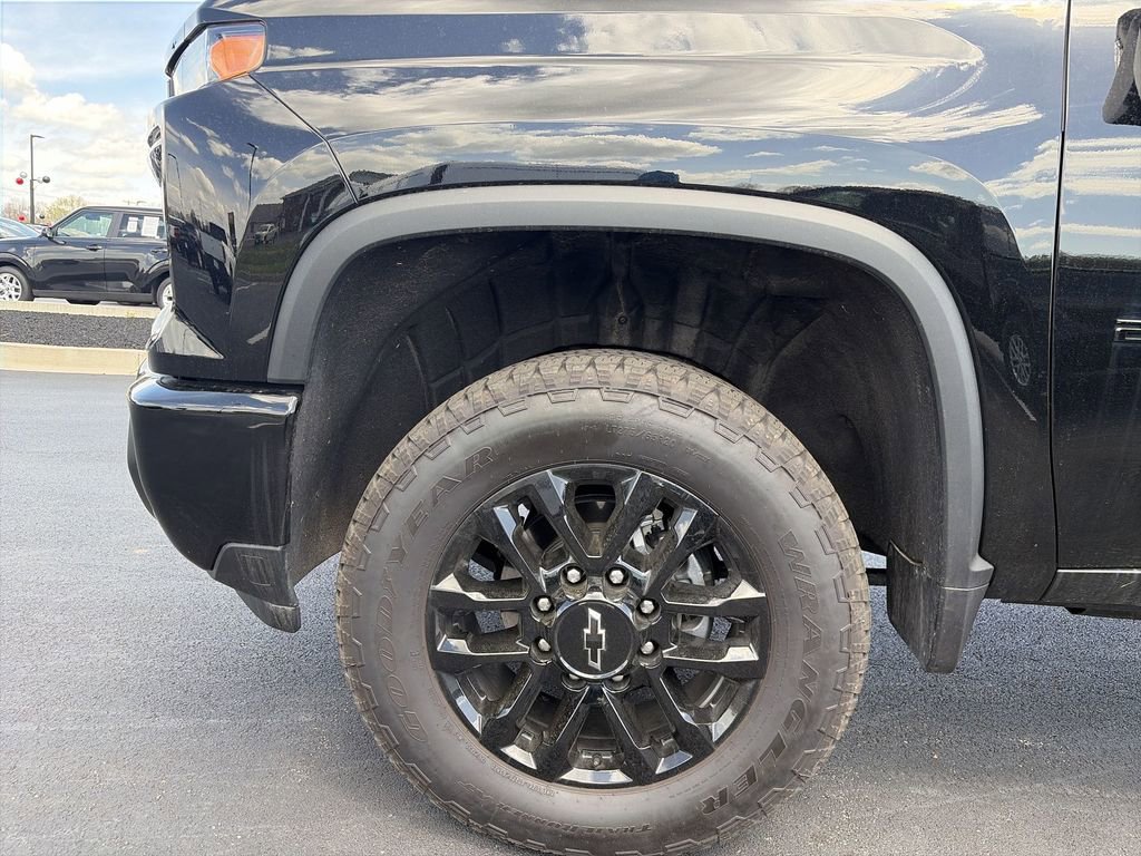 Used 2026 Chevrolet Silverado 2500 Custom w/ Custom Value Package image 10