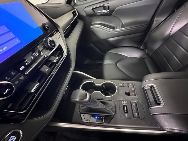 Used 2023 Toyota Highlander XLE AWD/4WD image 33
