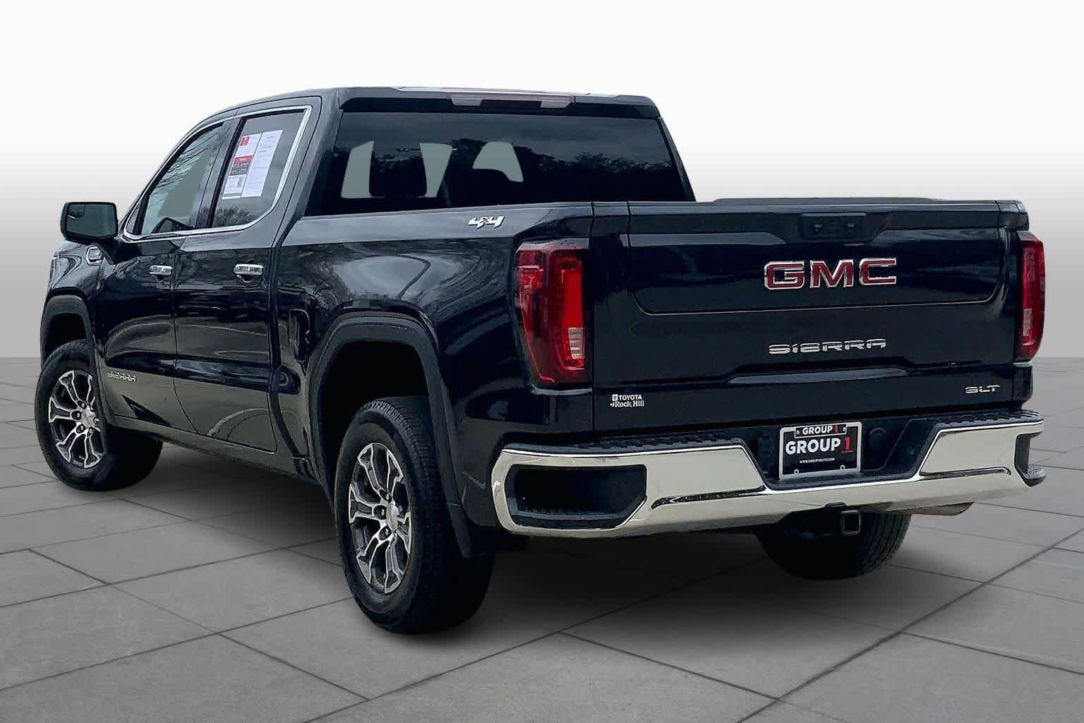 Used 2025 GMC Sierra 1500 SLT AWD/4WD image 12