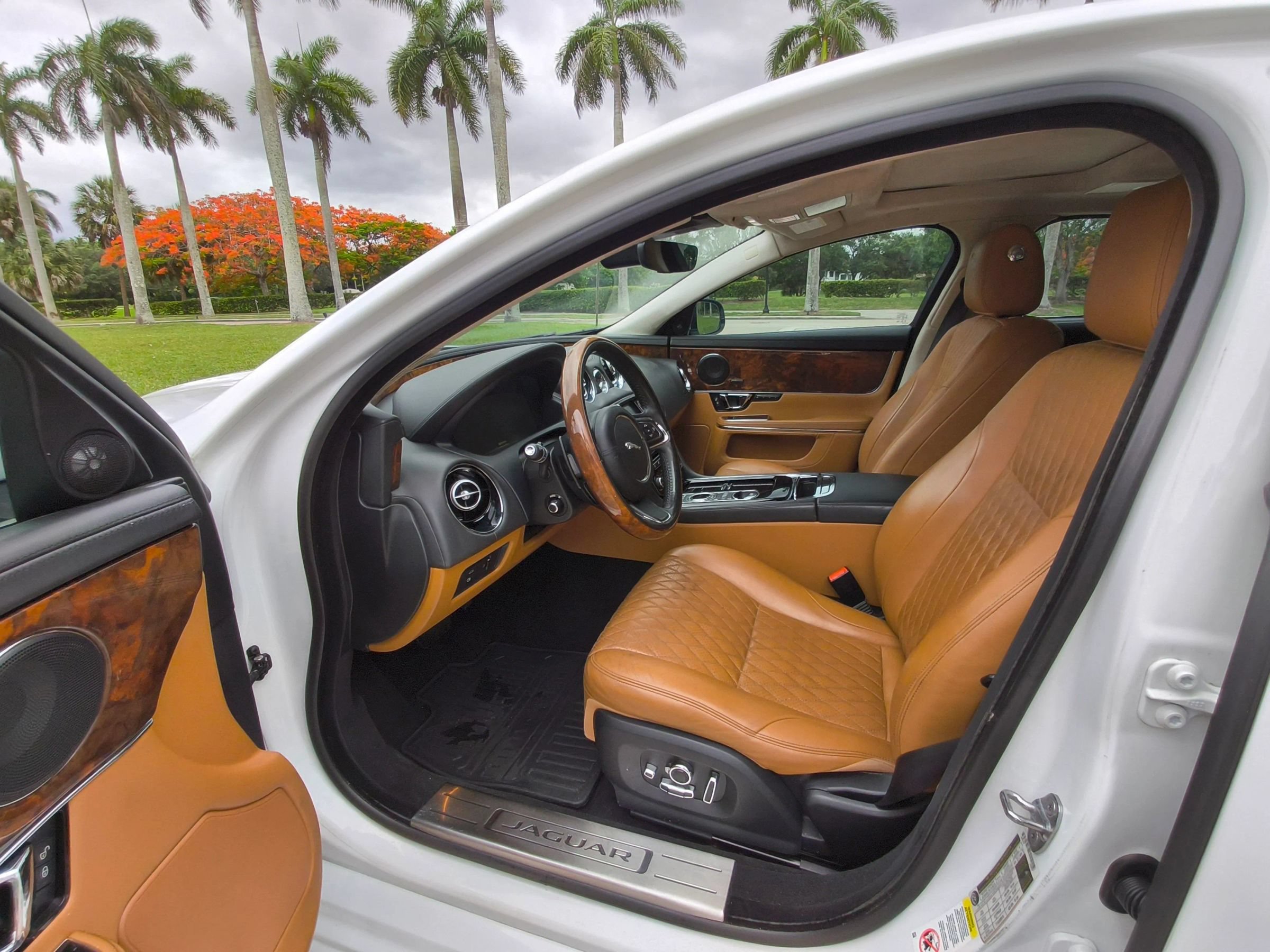 Used 2019 Jaguar XJ L Portfolio RWD image 10