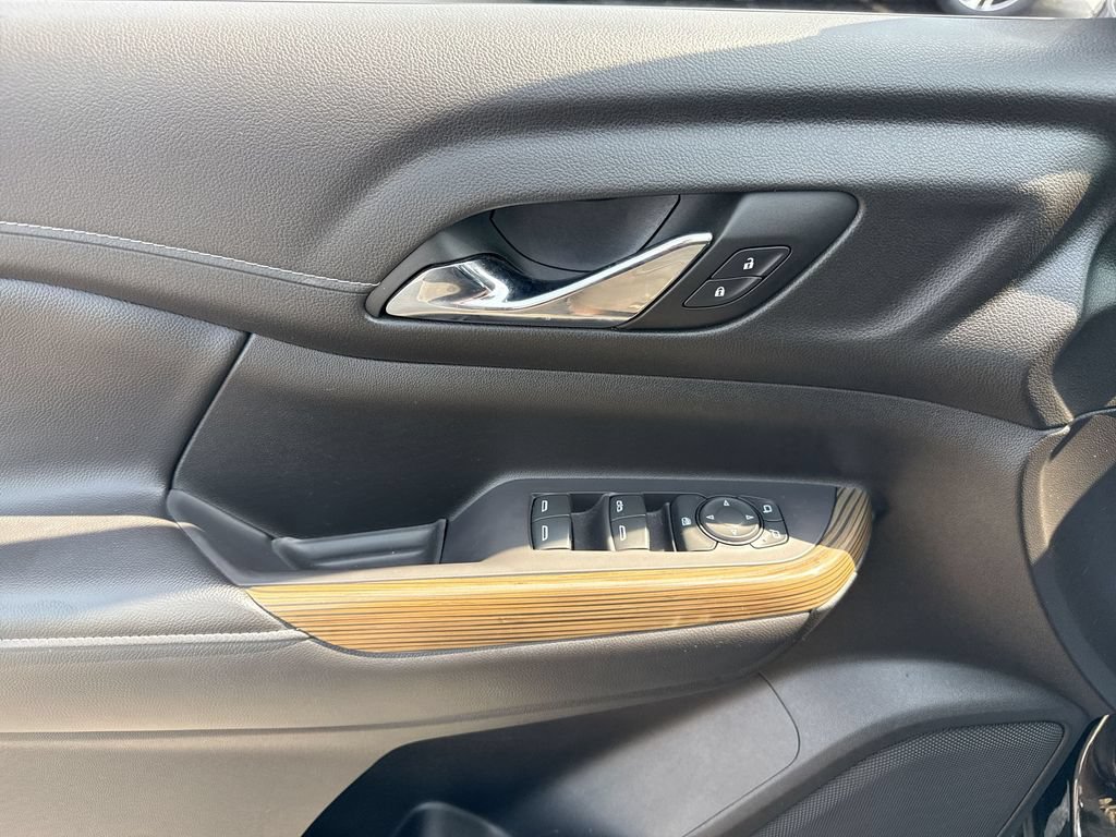 Used 2021 GMC Acadia SLE FWD image 23