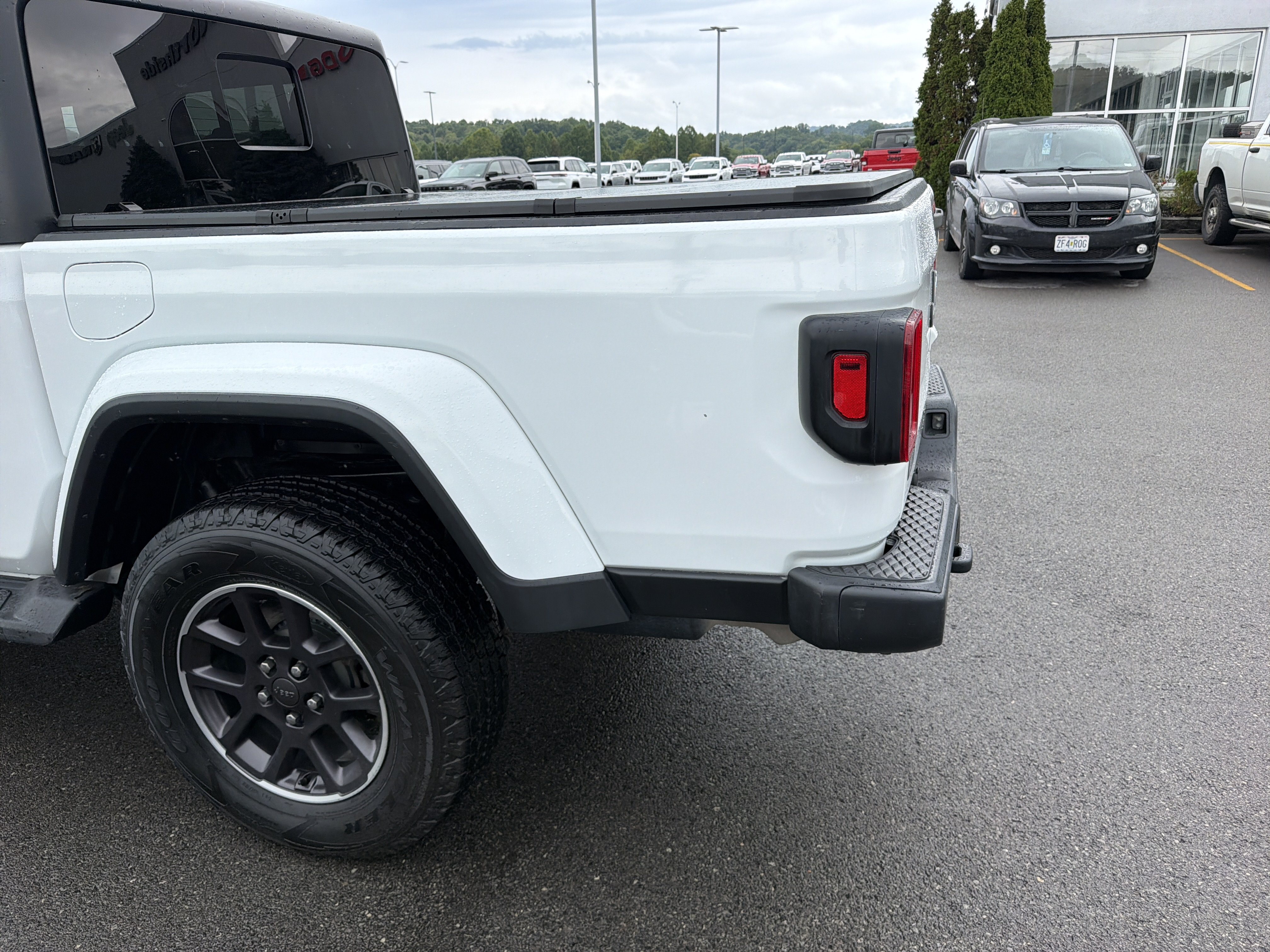Used 2021 Jeep Gladiator Overland w/ Popular Equipment Package AWD/4WD image 10