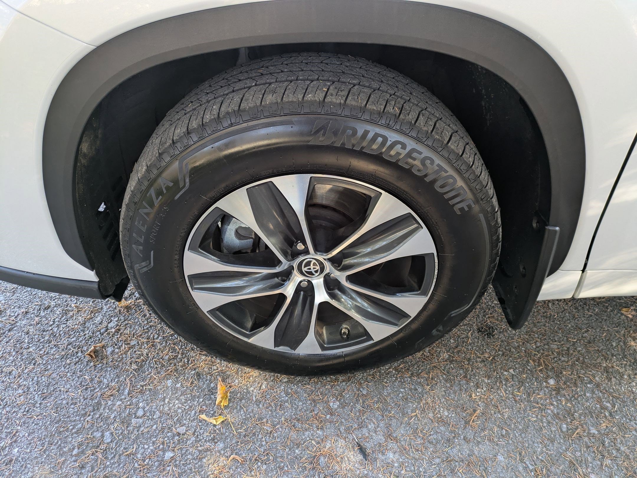 Used 2022 Toyota Highlander XLE image 26