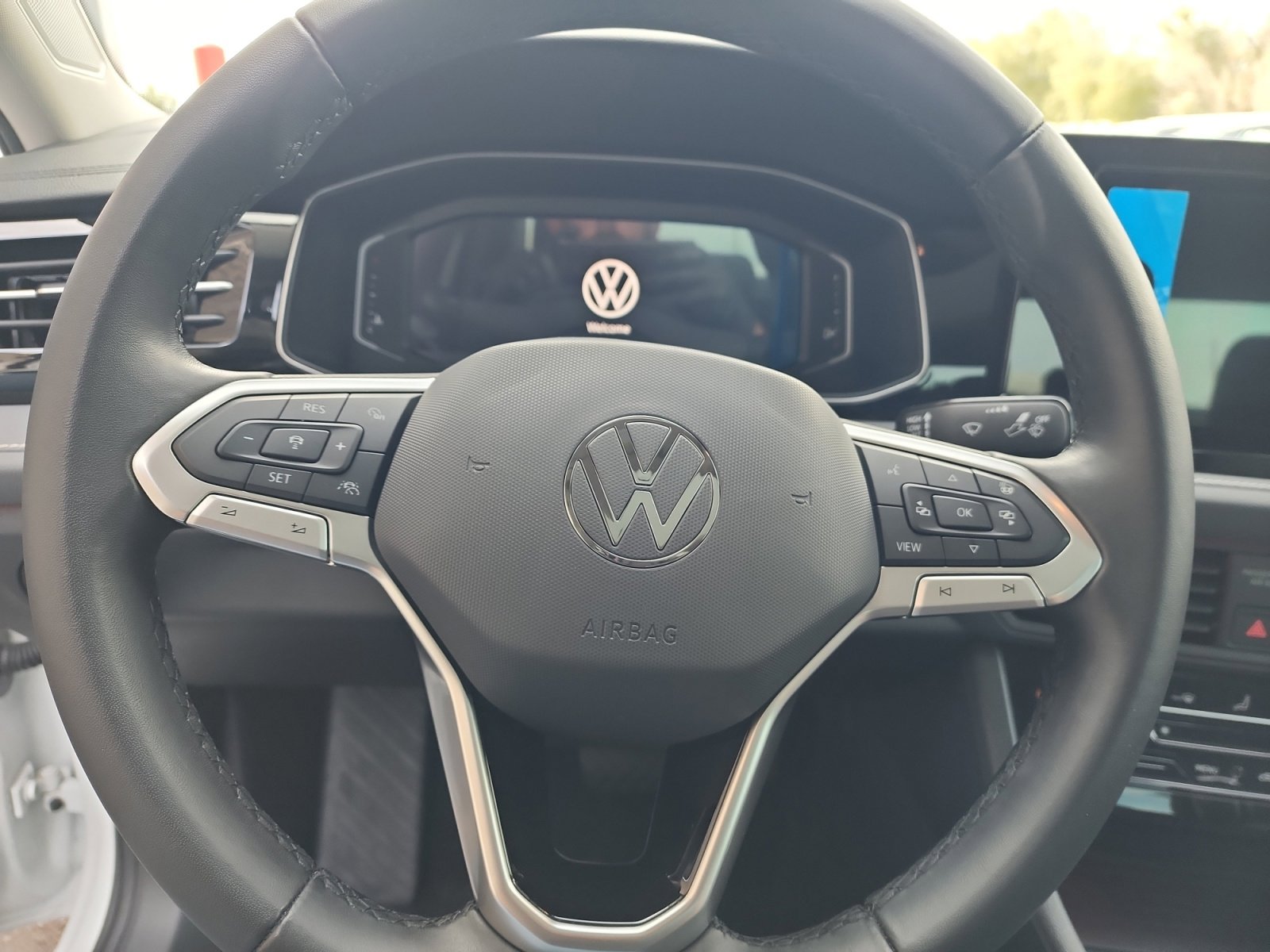 Certified 2025 Volkswagen Jetta SEL image 9