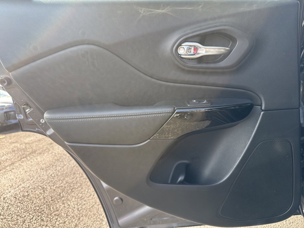 Used 2023 Jeep Cherokee Altitude Lux image 47