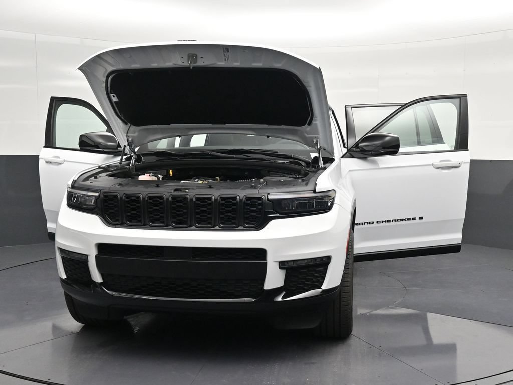Used 2025 Jeep Grand Cherokee L Limited w/ Black Appearance Package RWD image 35