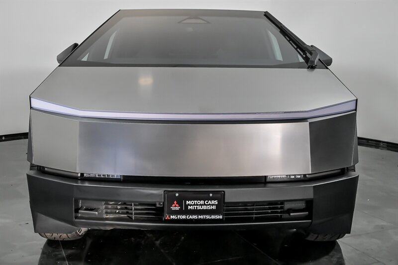 Used 2024 Tesla Cybertruck AWD Crew Cab image 4