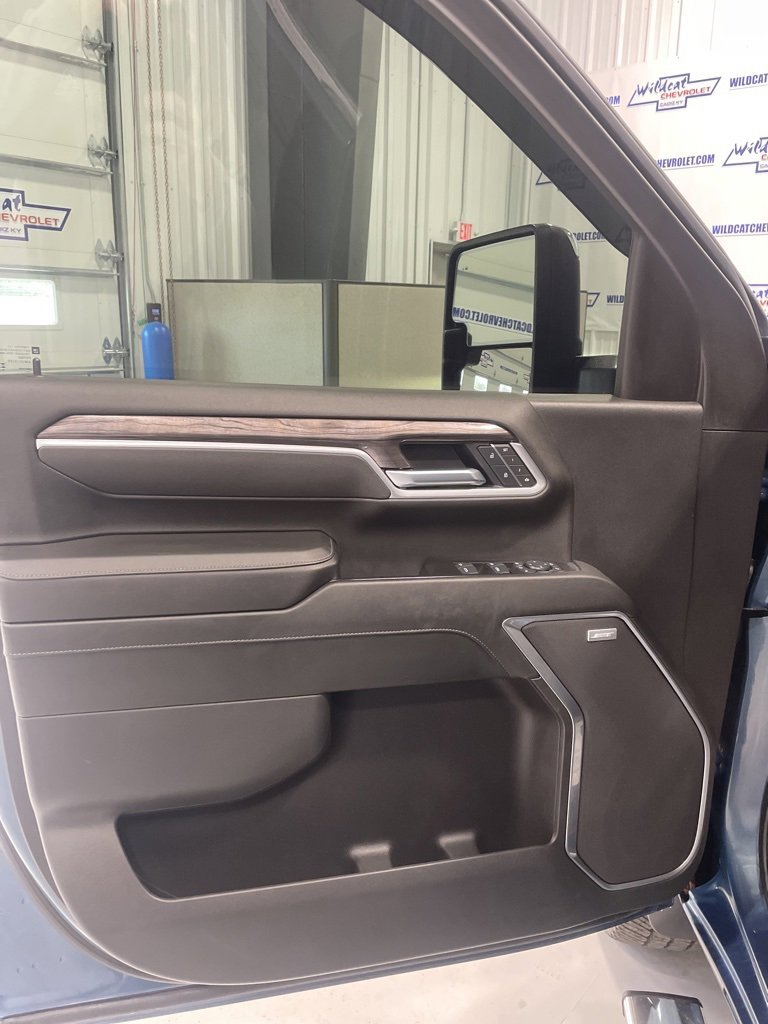 Used 2025 Chevrolet Silverado 2500 LTZ w/ LTZ Plus Package image 20