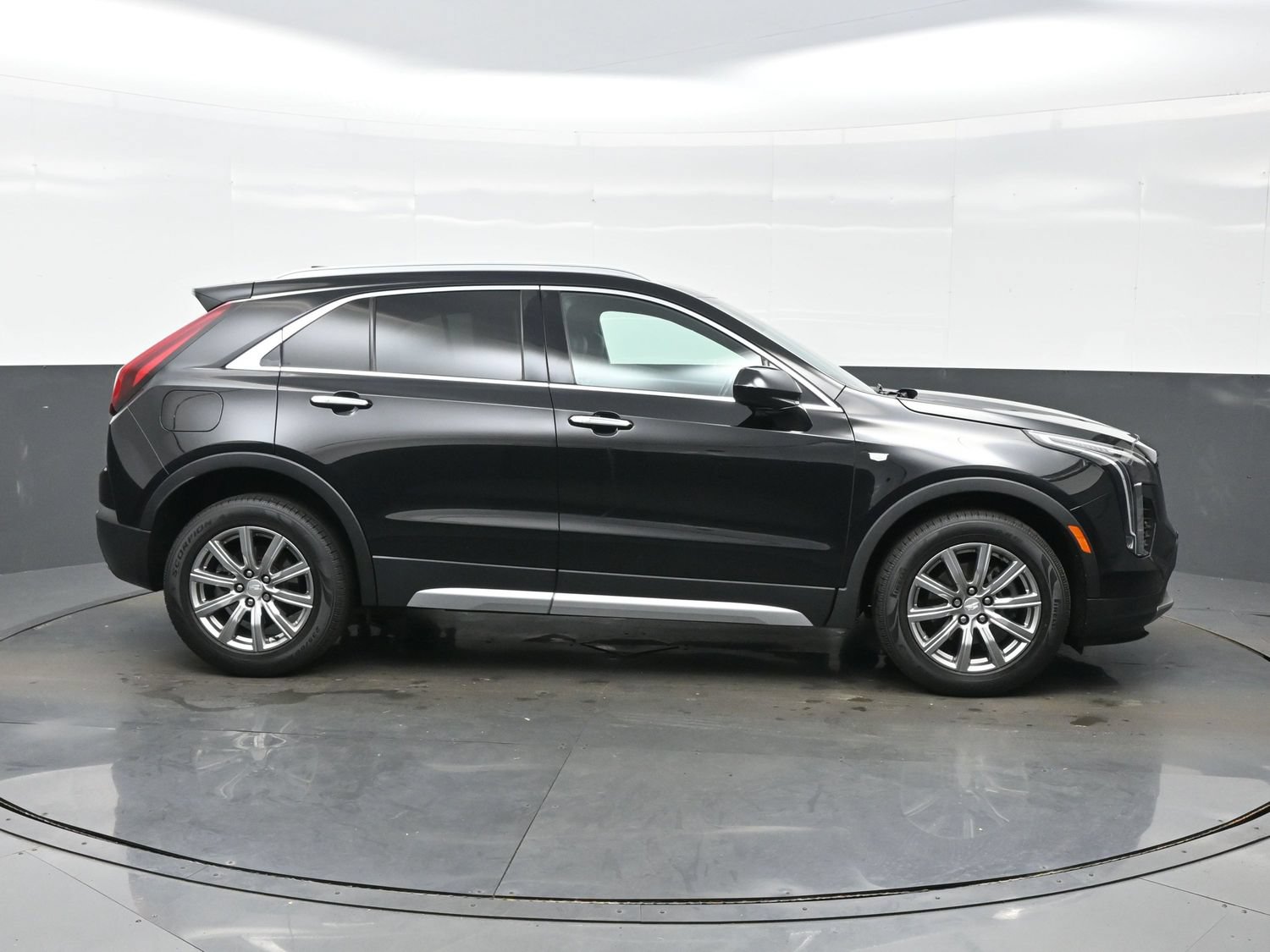 Used 2020 Cadillac XT4 Premium Luxury w/ Technology Package AWD/4WD image 7